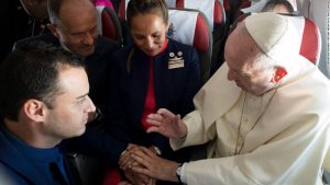 pope-francis-marries-plane-couple