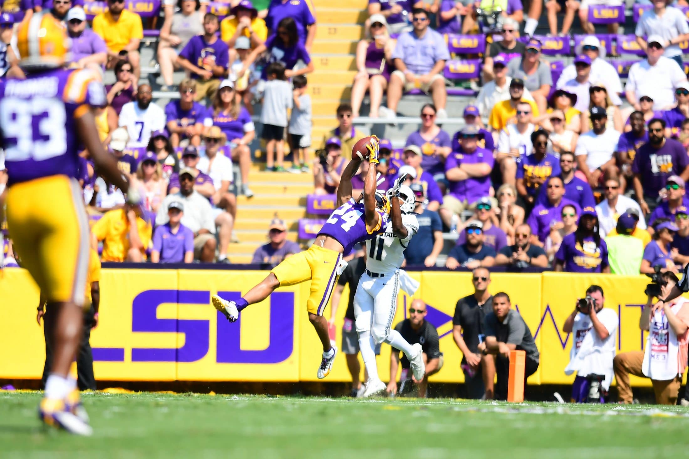 Burrow with another monster day, balanced attack helps LSU win big, 42-6