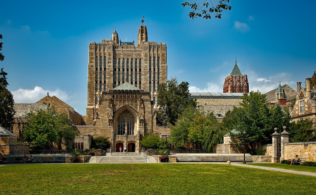 Justice Department Says Yale Discriminates Against Asians & Whites