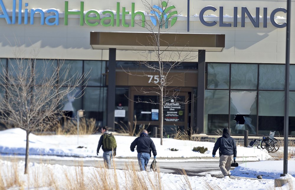 1 Dead, 4 Hurt In Minnesota Health Clinic Shooting; Man Held