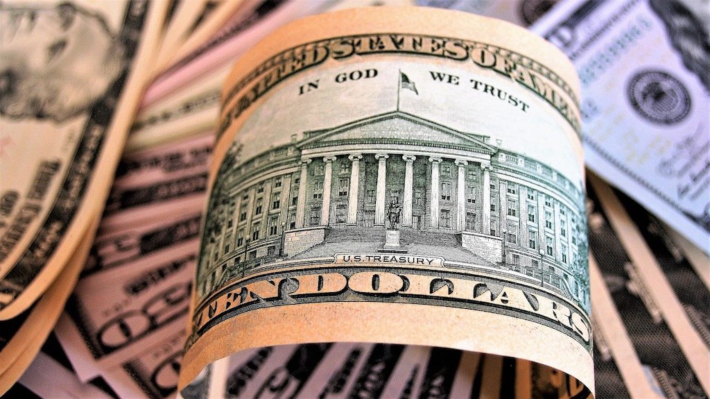 Dollar reigns supreme on yields, recovery advantage